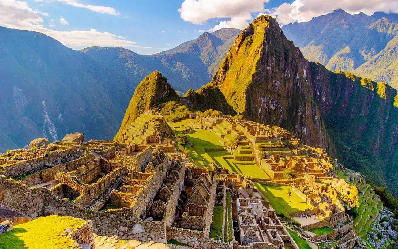 Pessoa em camelo no deserto