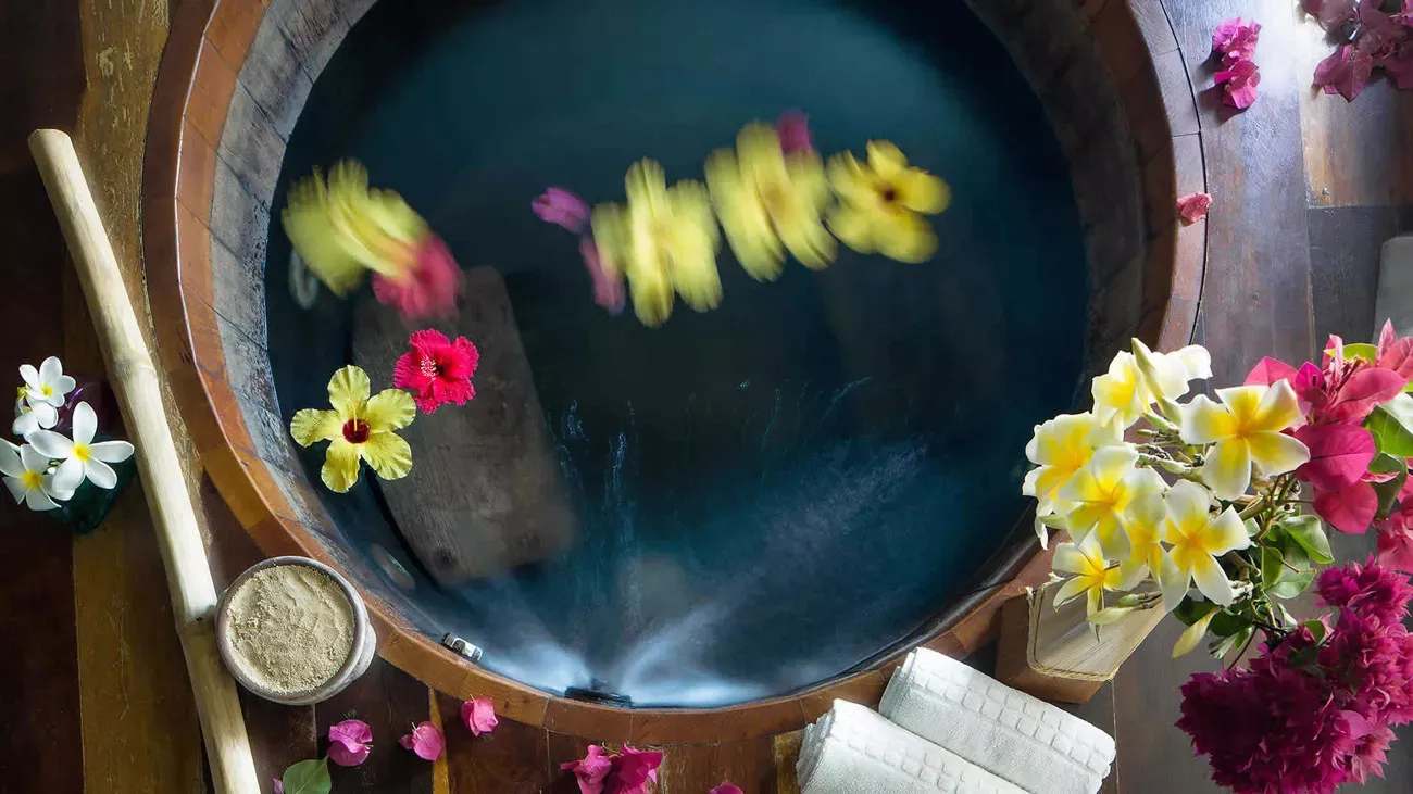 Pessoa em camelo no deserto