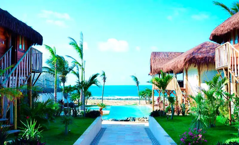 Pessoa em camelo no deserto