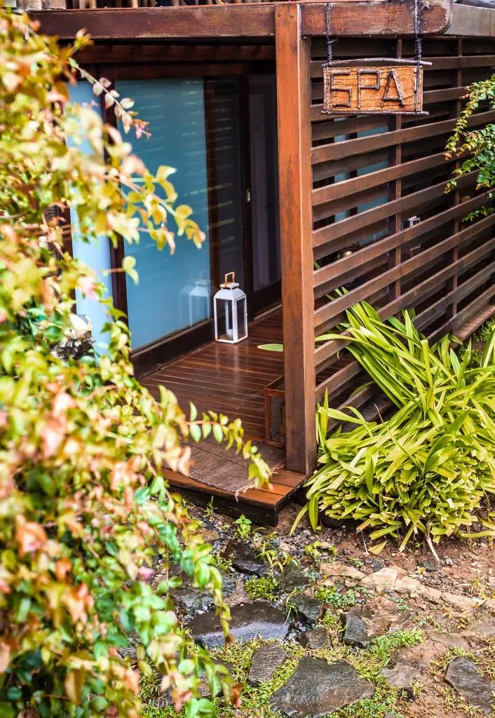 Pessoa em camelo no deserto