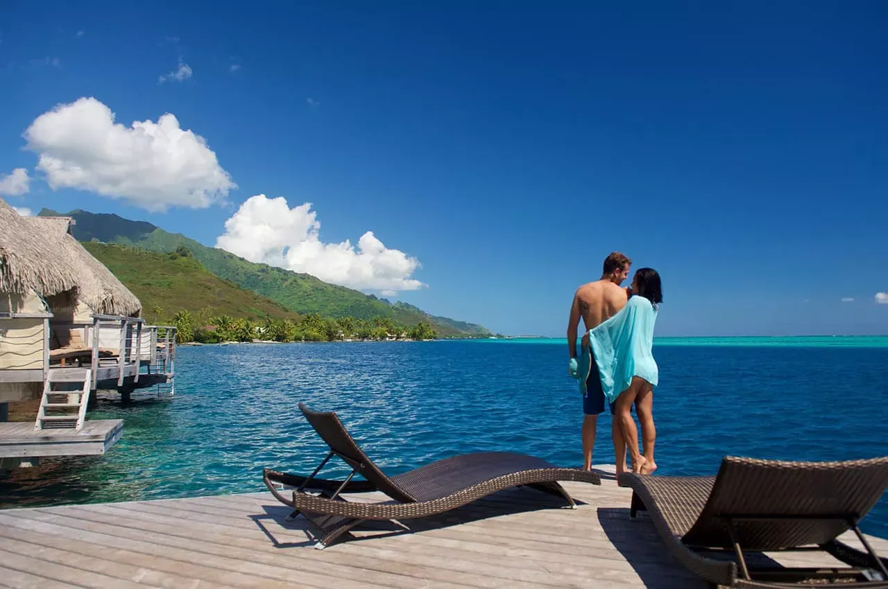 Pessoa em camelo no deserto