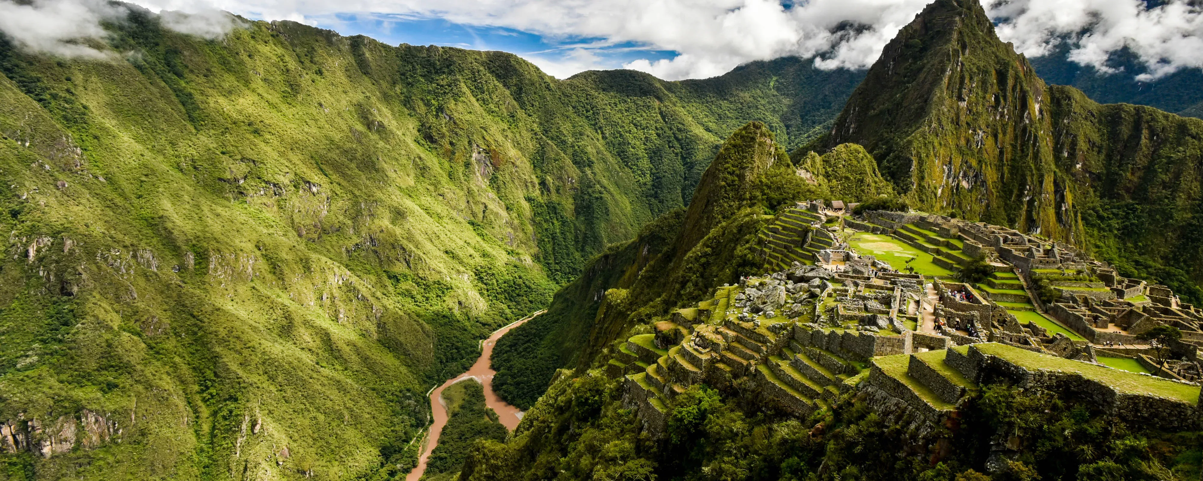Pessoa em camelo no deserto