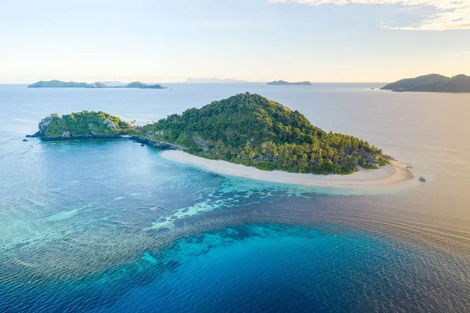 Pessoa em camelo no deserto