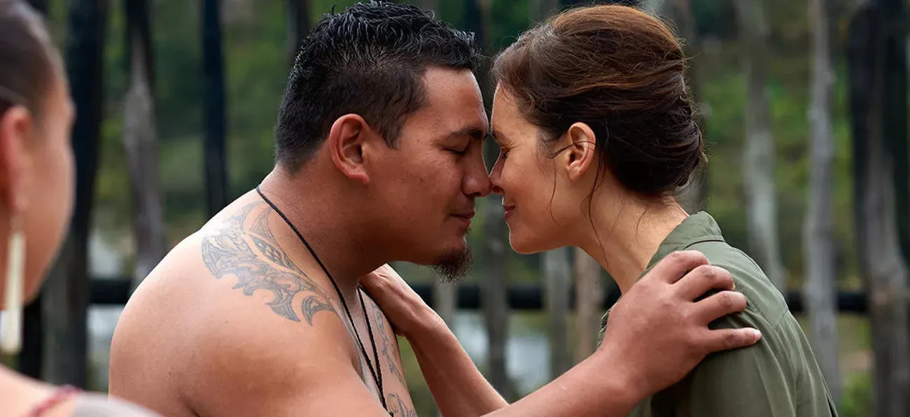 Pessoa em camelo no deserto