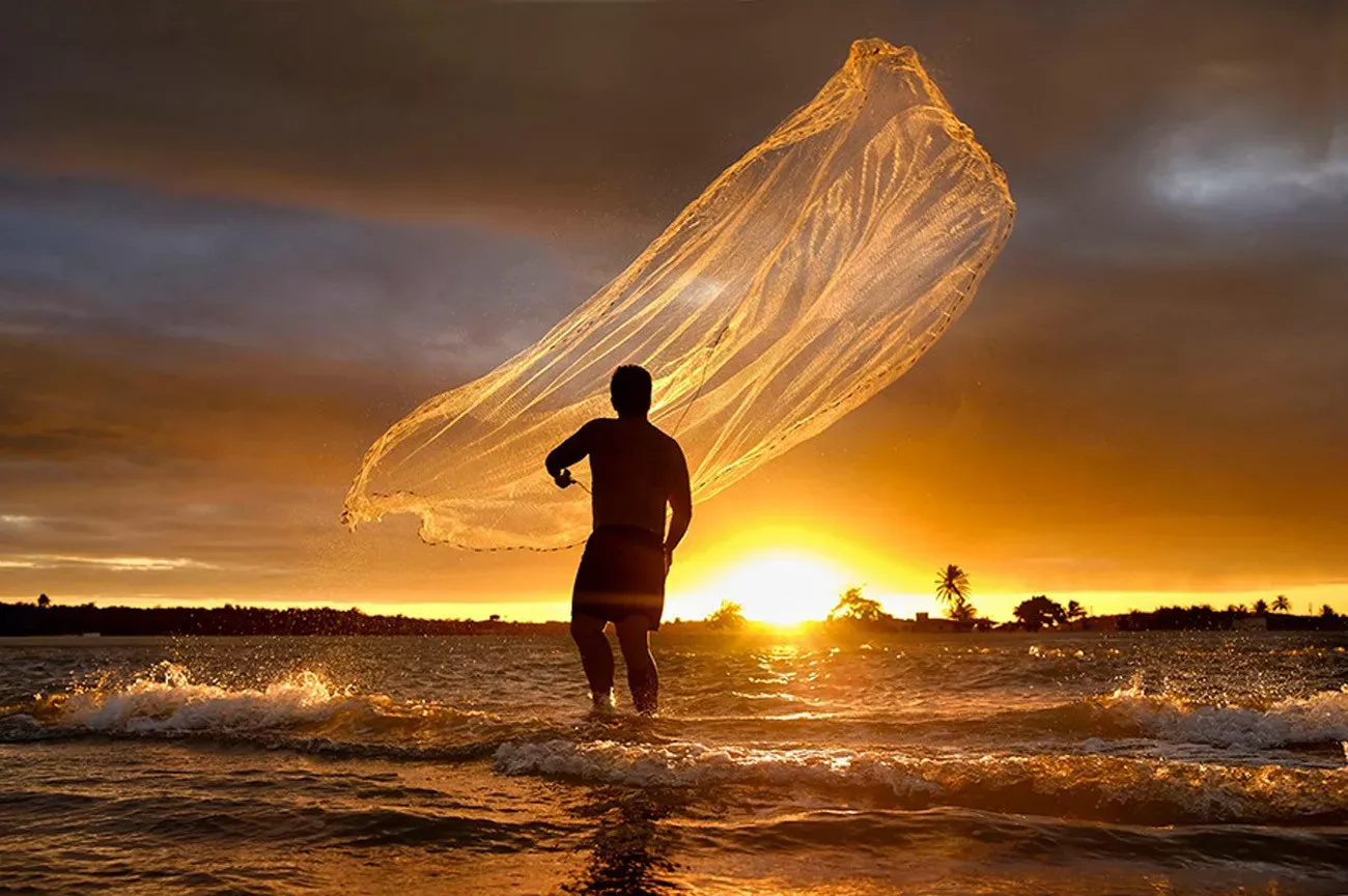 Pessoa em camelo no deserto