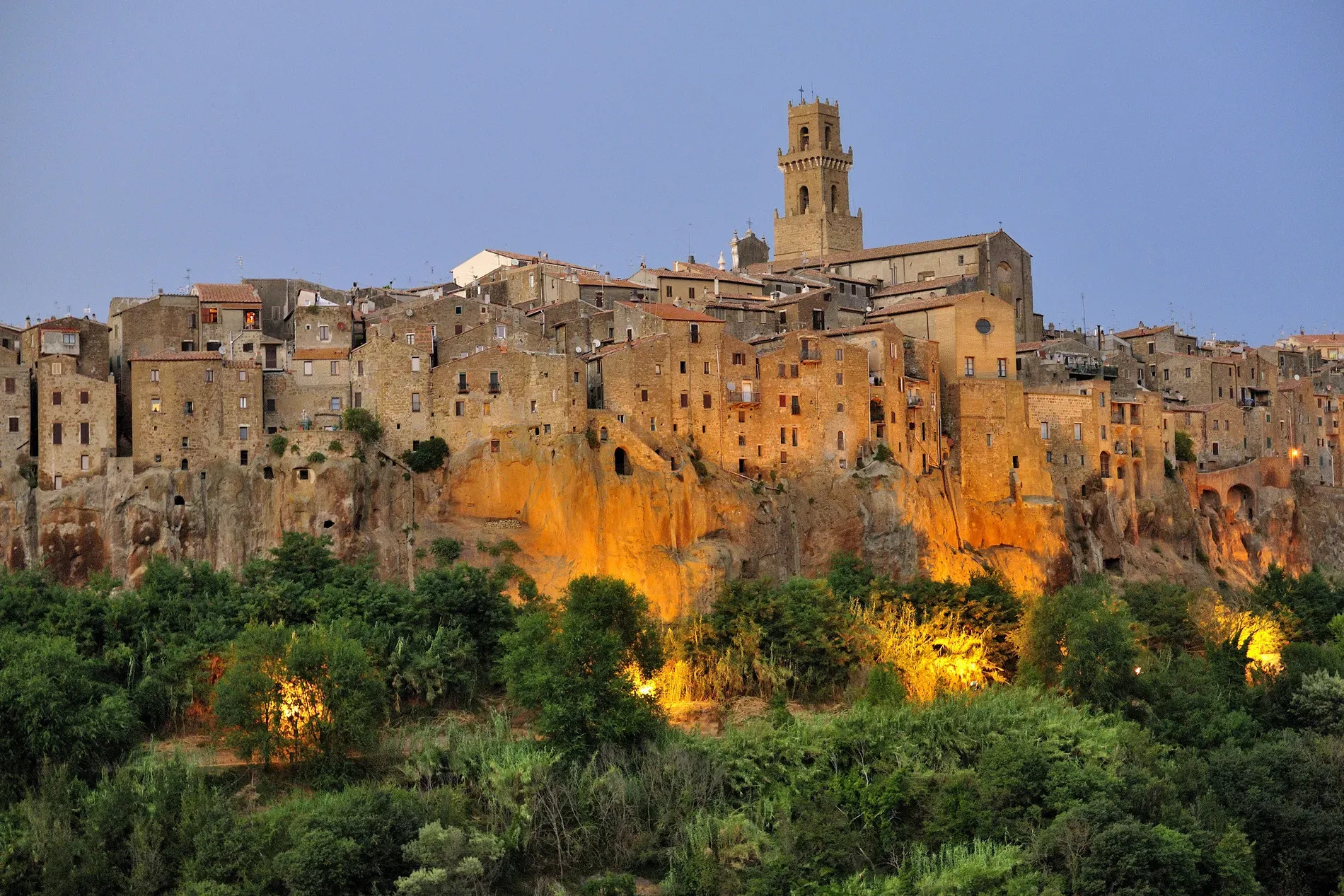 Pessoa em camelo no deserto