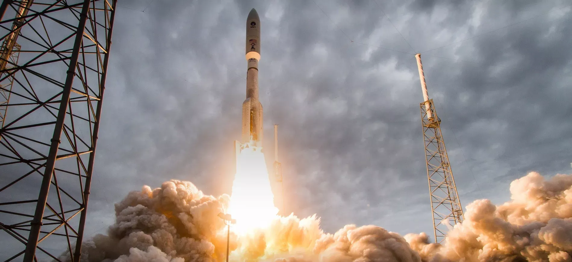 Pessoa em camelo no deserto