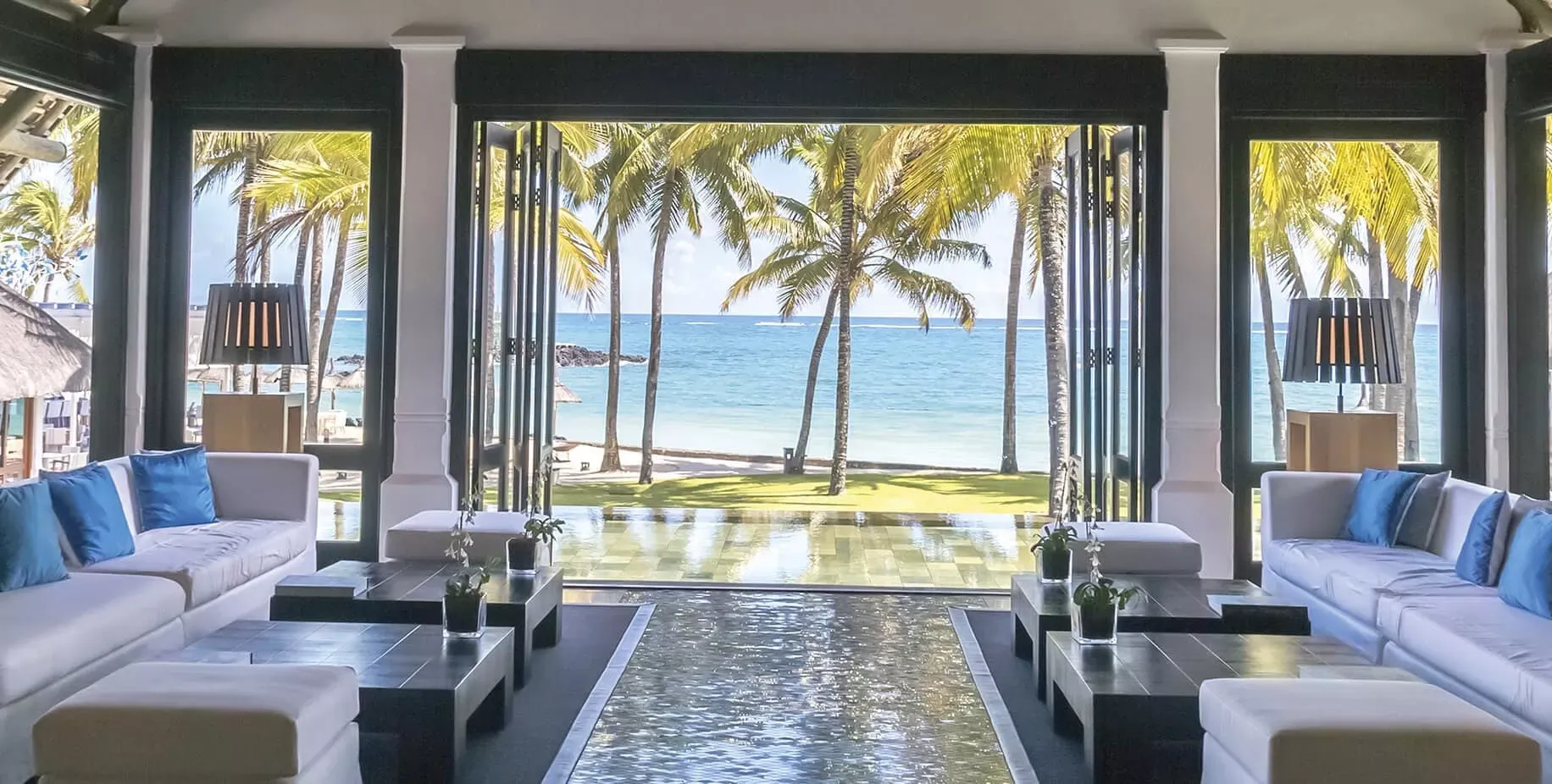 Pessoa em camelo no deserto