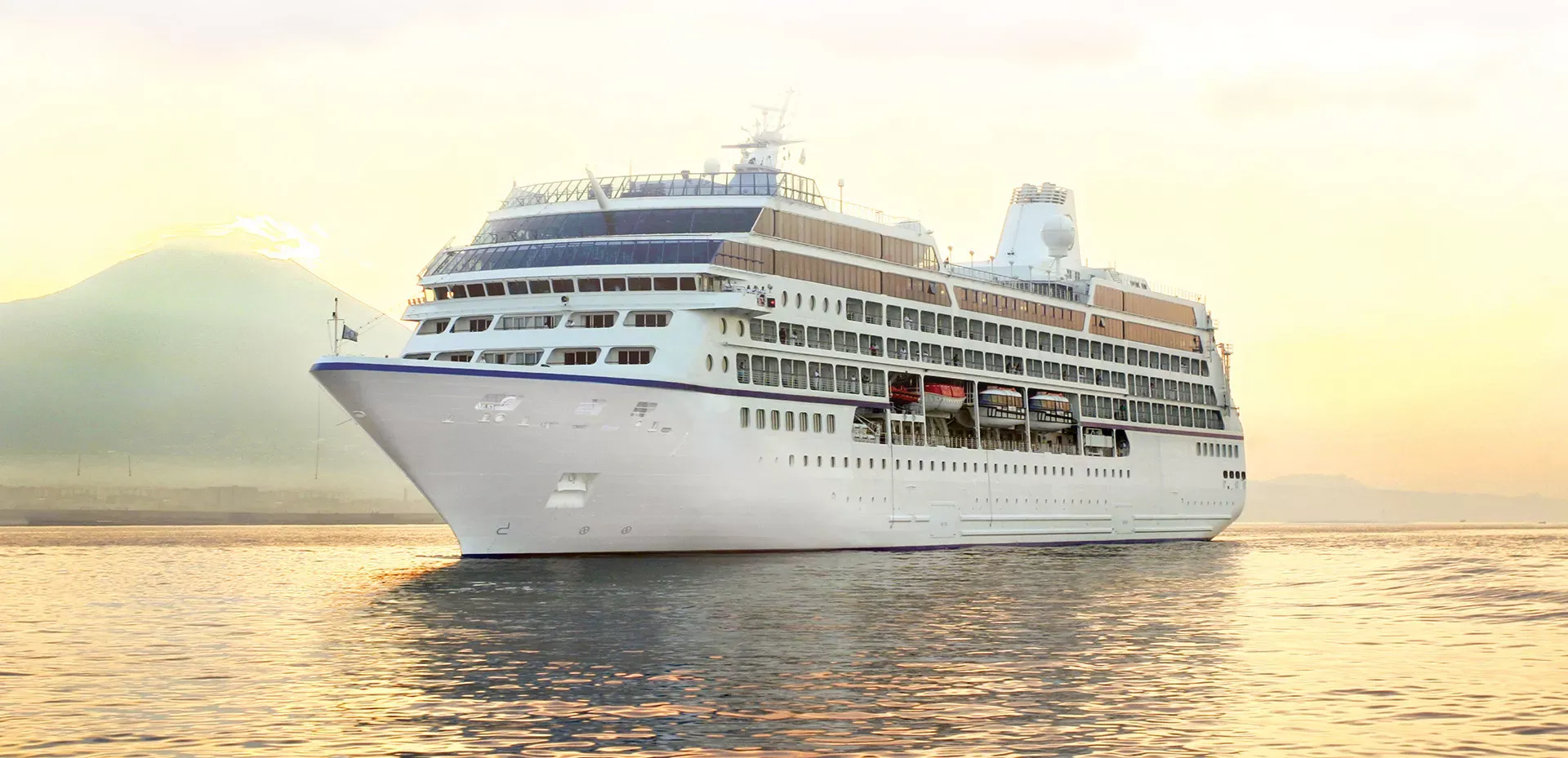 Pessoa em camelo no deserto