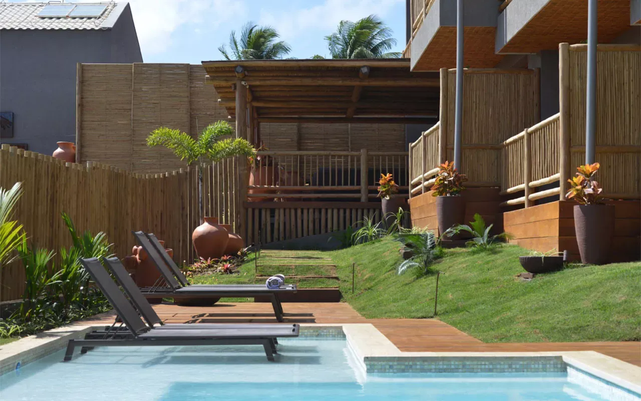 Pessoa em camelo no deserto