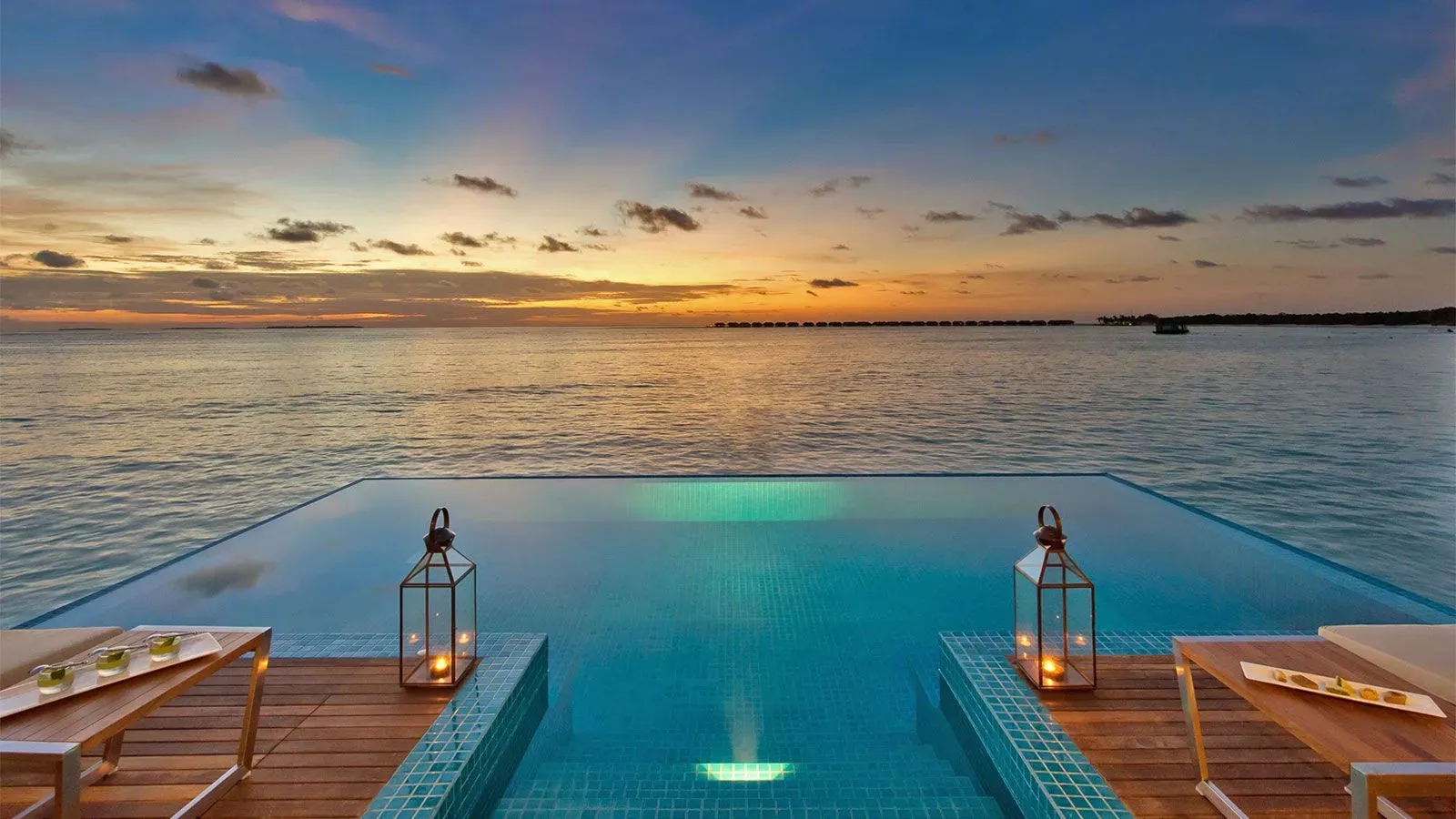 Pessoa em camelo no deserto