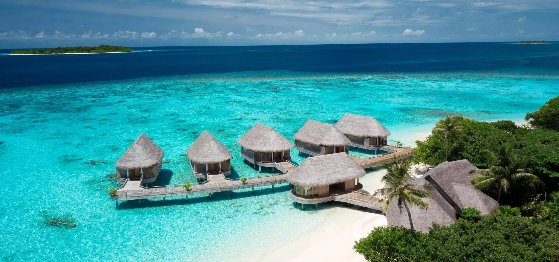 Pessoa em camelo no deserto