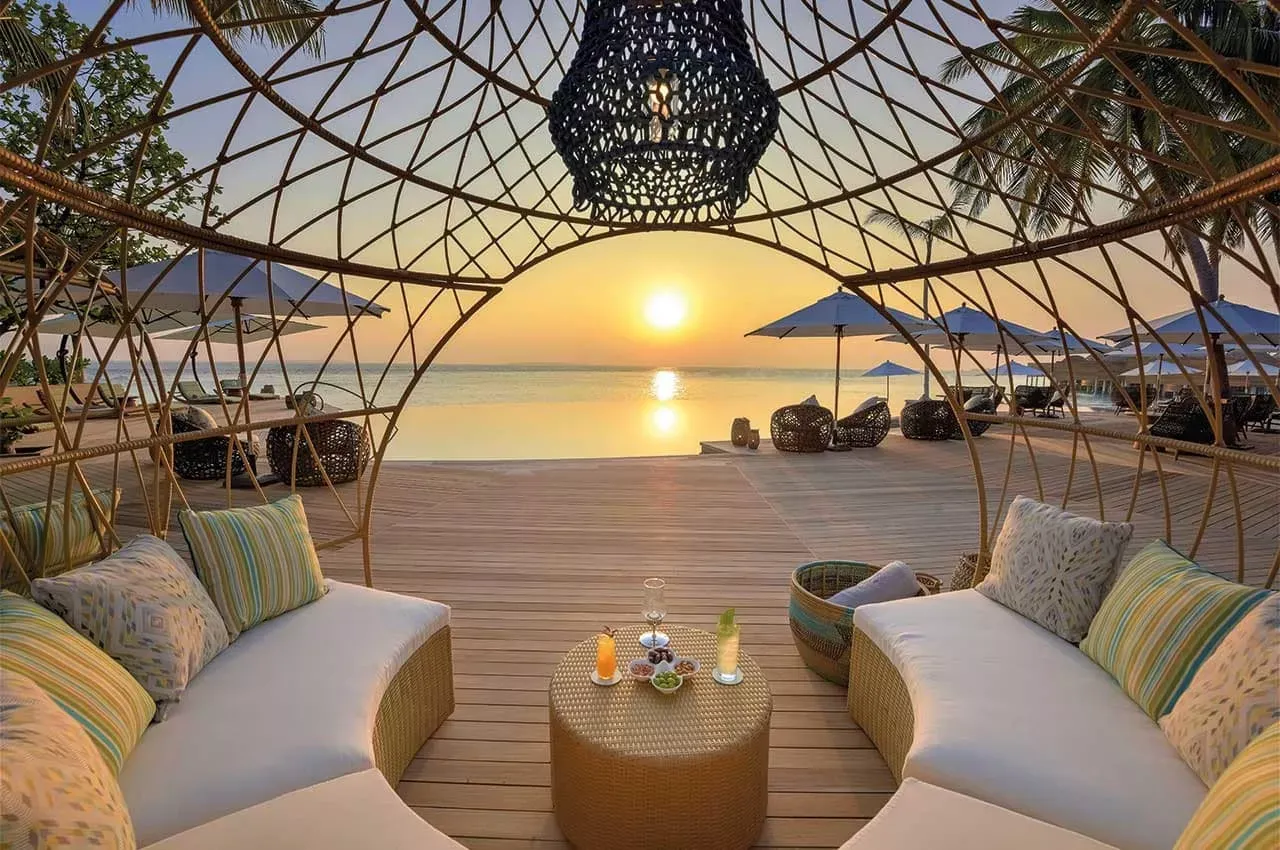 Pessoa em camelo no deserto