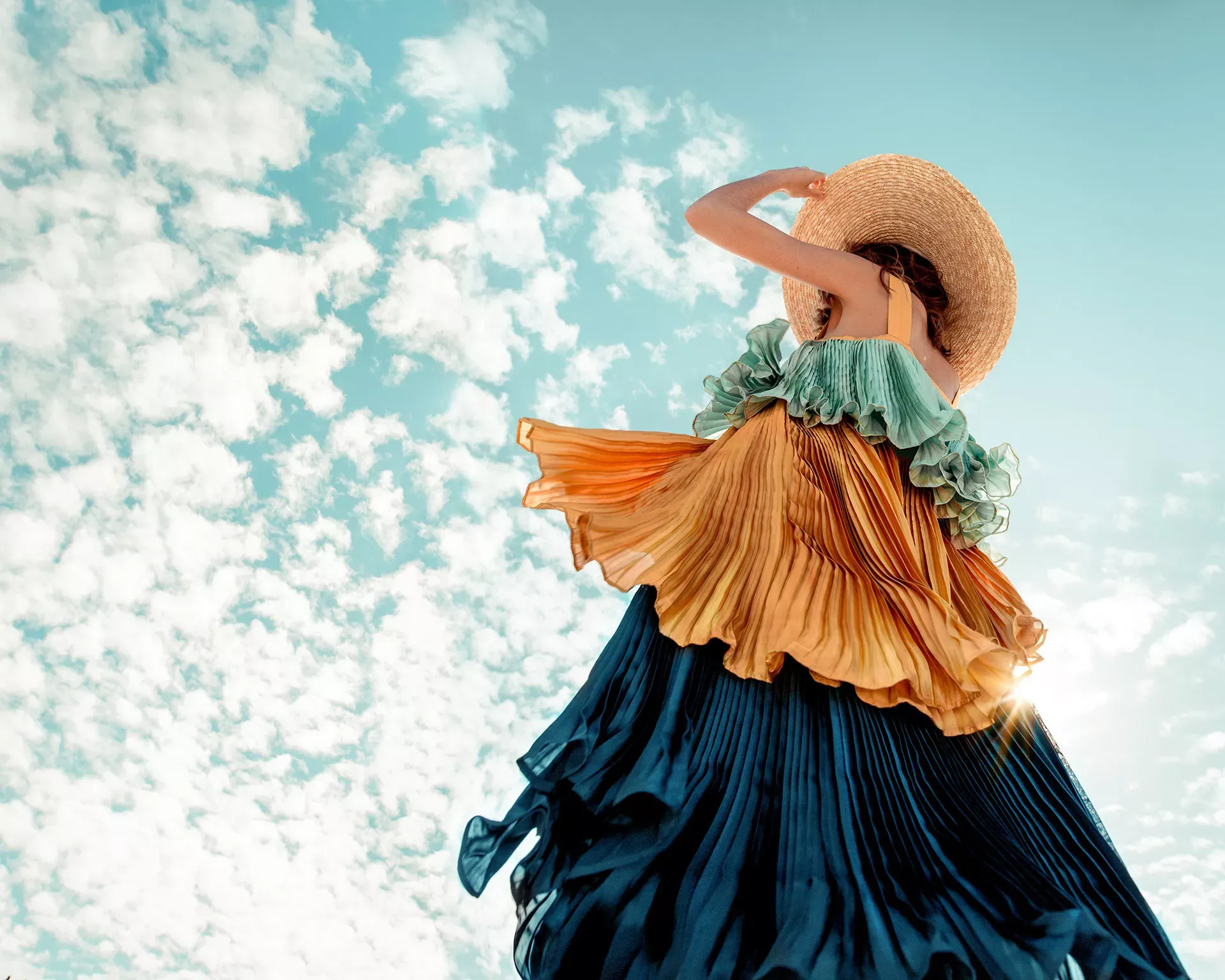 Pessoa em camelo no deserto