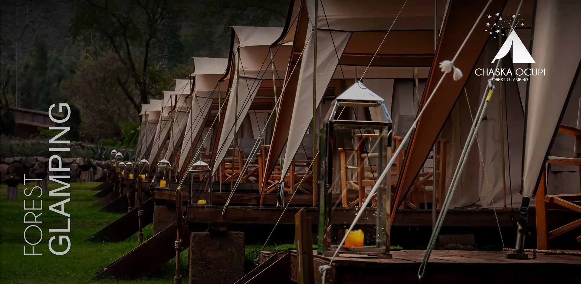 Pessoa em camelo no deserto