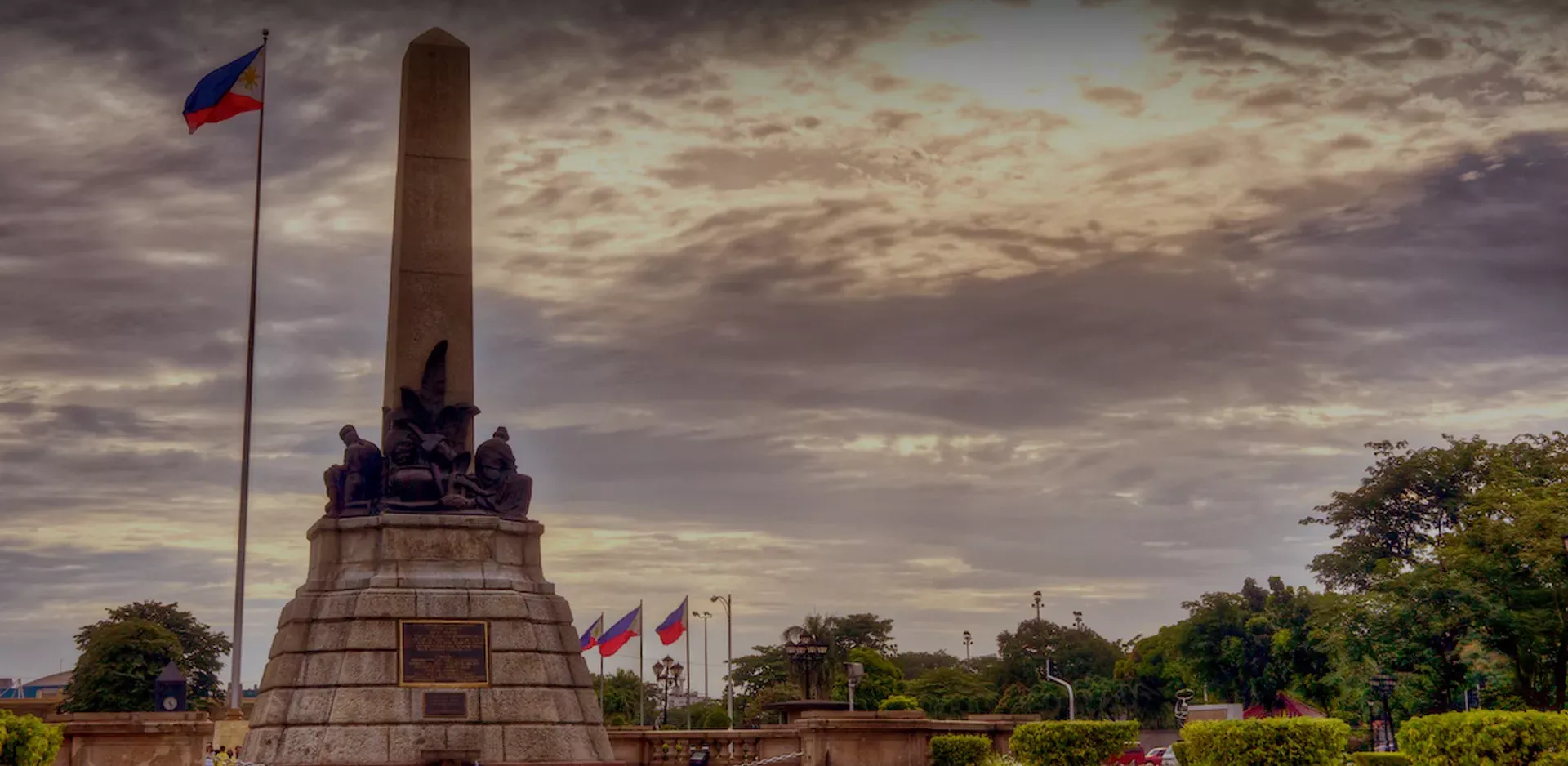 Pessoa em camelo no deserto