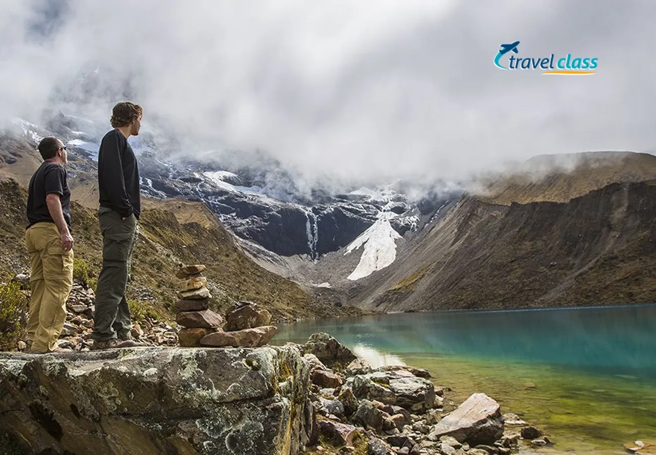 Pessoa em camelo no deserto