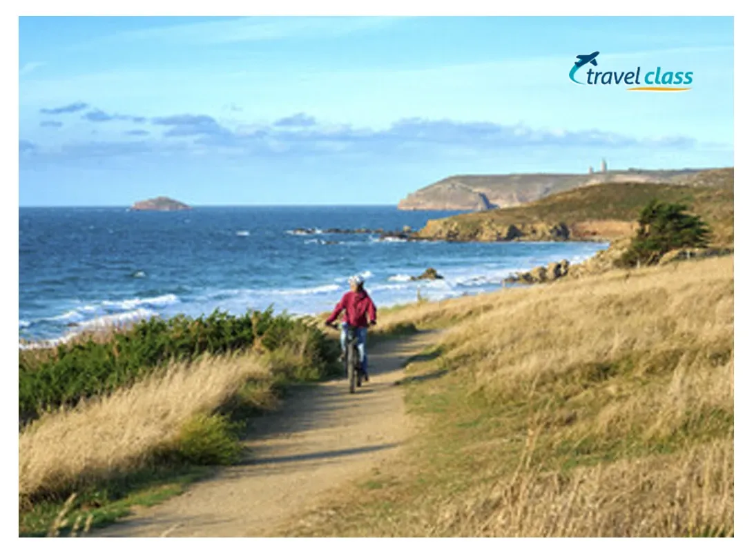 Pessoa em camelo no deserto