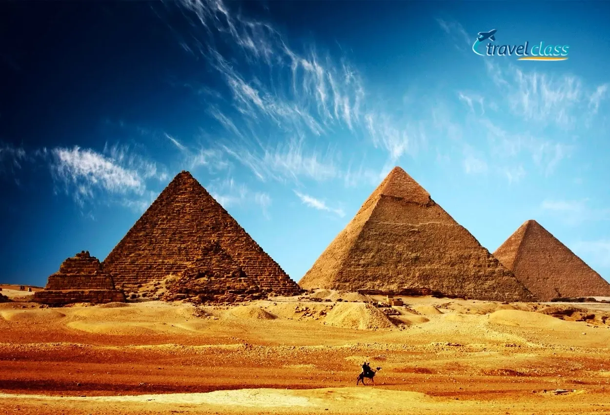 Pessoa em camelo no deserto