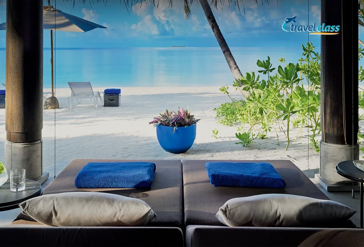 Pessoa em camelo no deserto