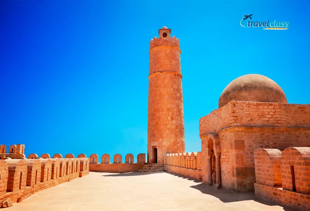 Pessoa em camelo no deserto