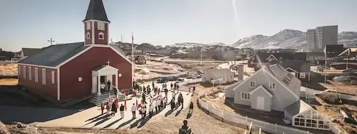 Pessoa em camelo no deserto