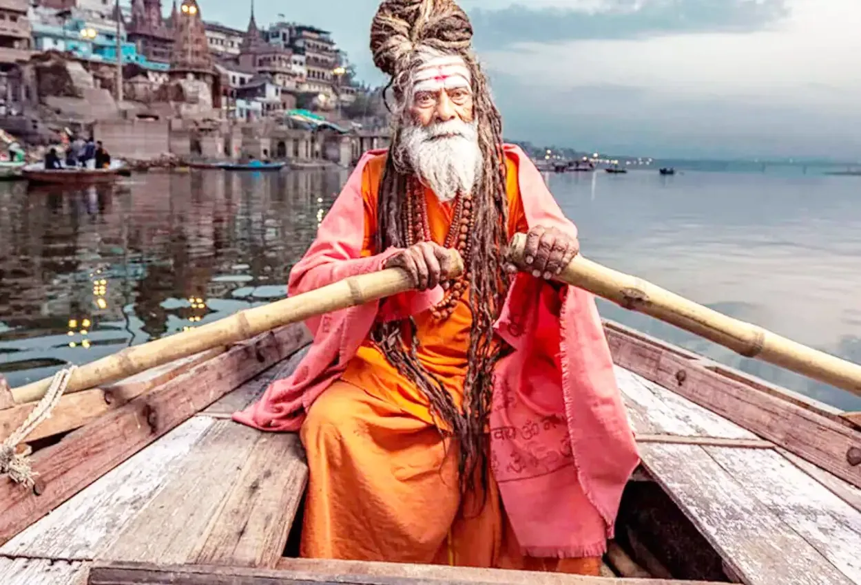 Pessoa em camelo no deserto