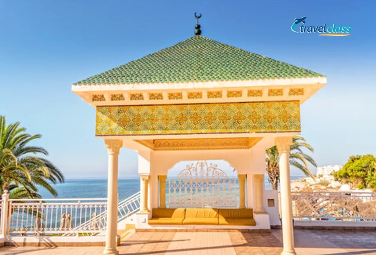 Pessoa em camelo no deserto