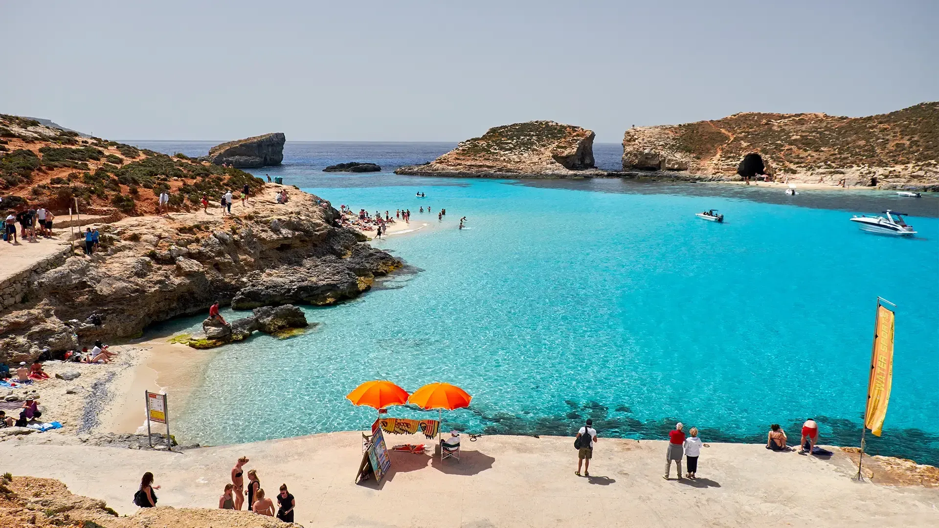 Pessoa em camelo no deserto