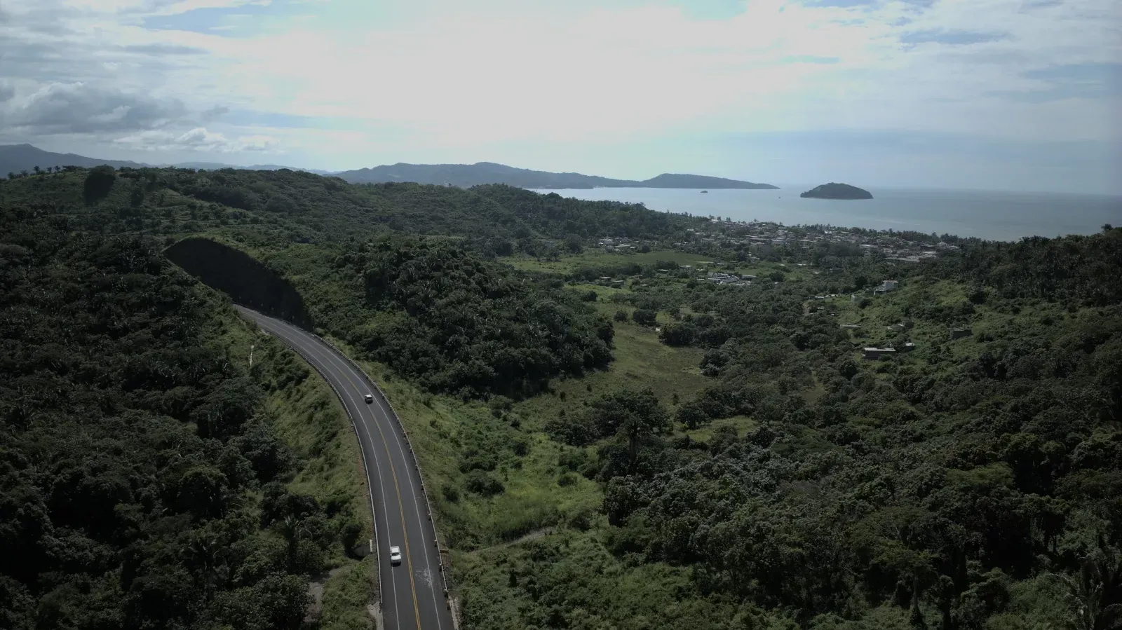 Pessoa em camelo no deserto