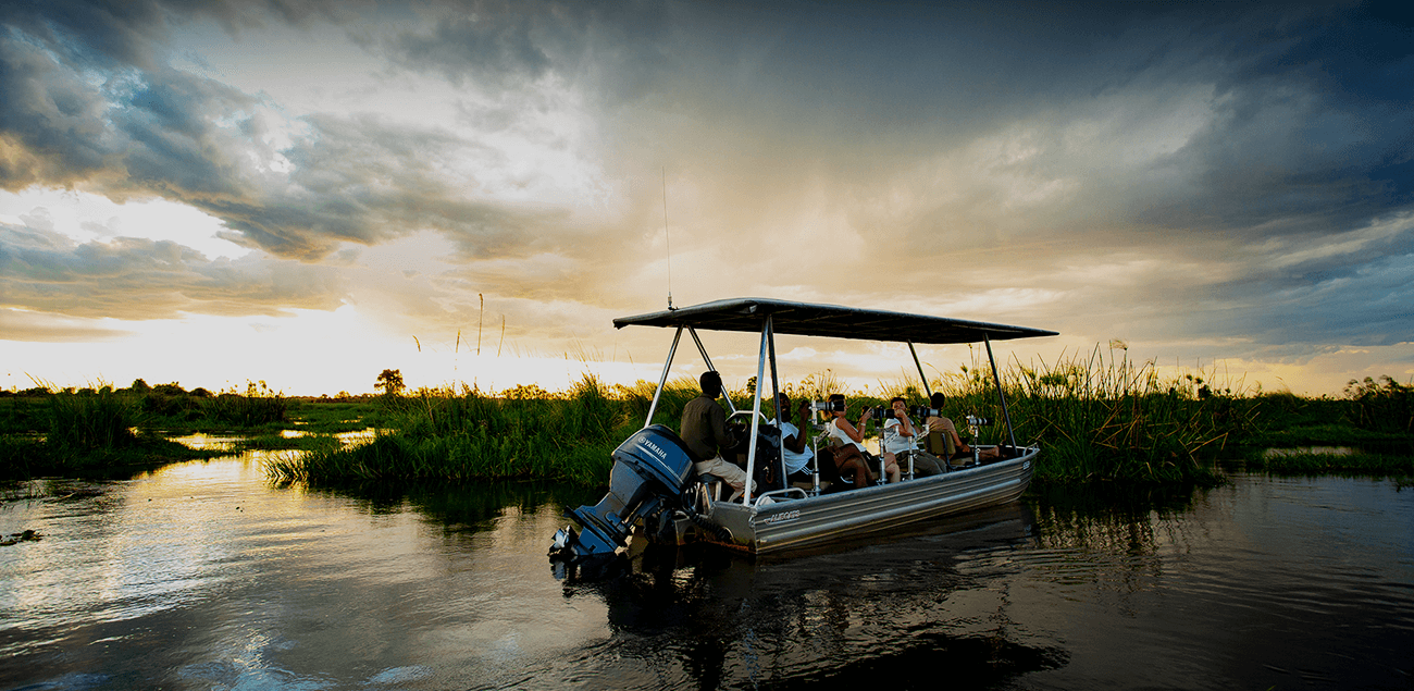 Pessoa em camelo no deserto