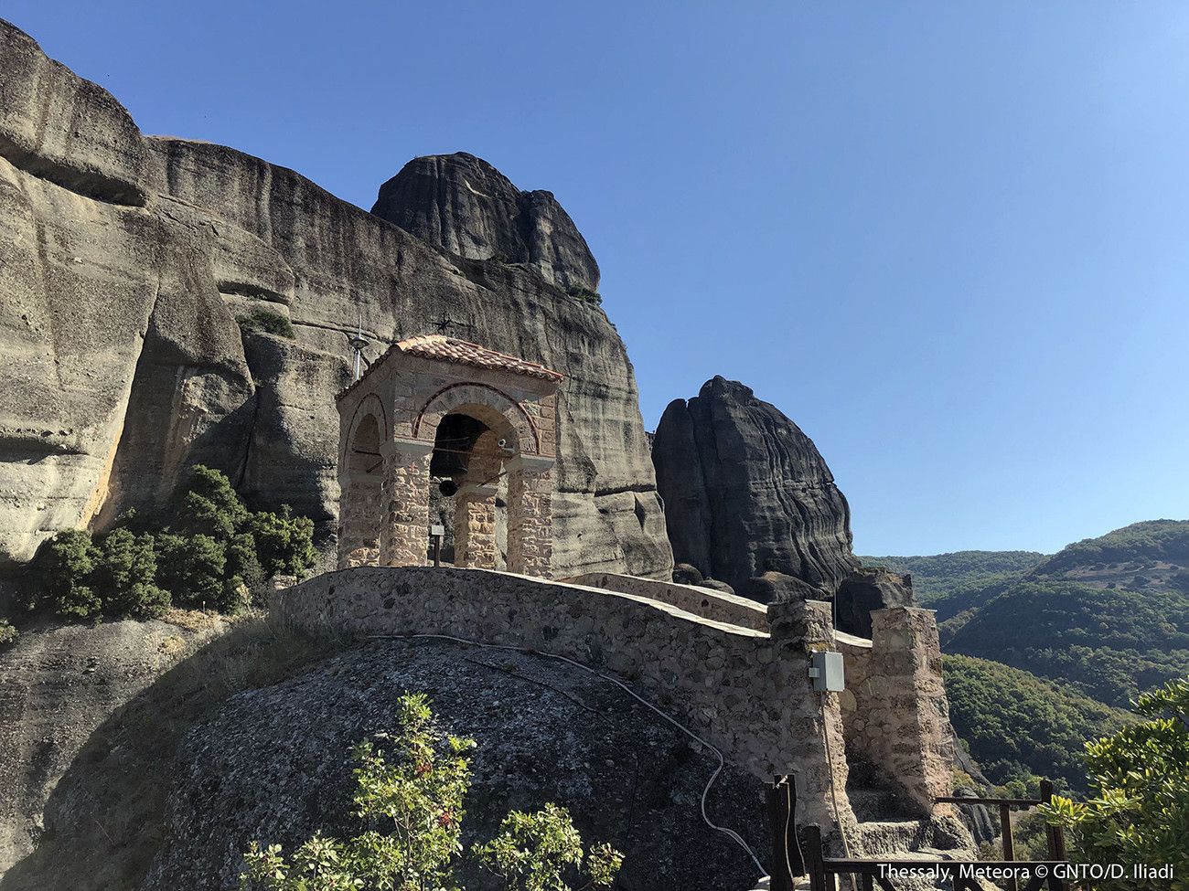 Pessoa em camelo no deserto