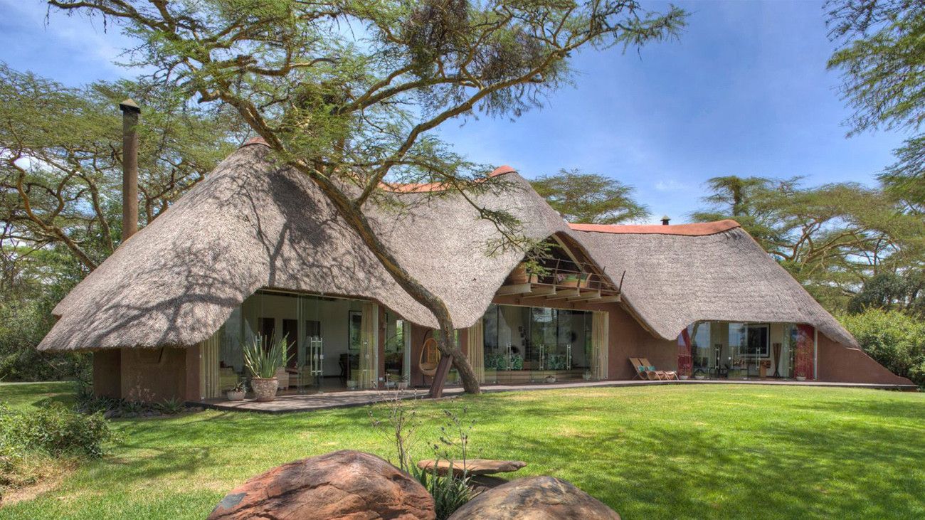 Pessoa em camelo no deserto