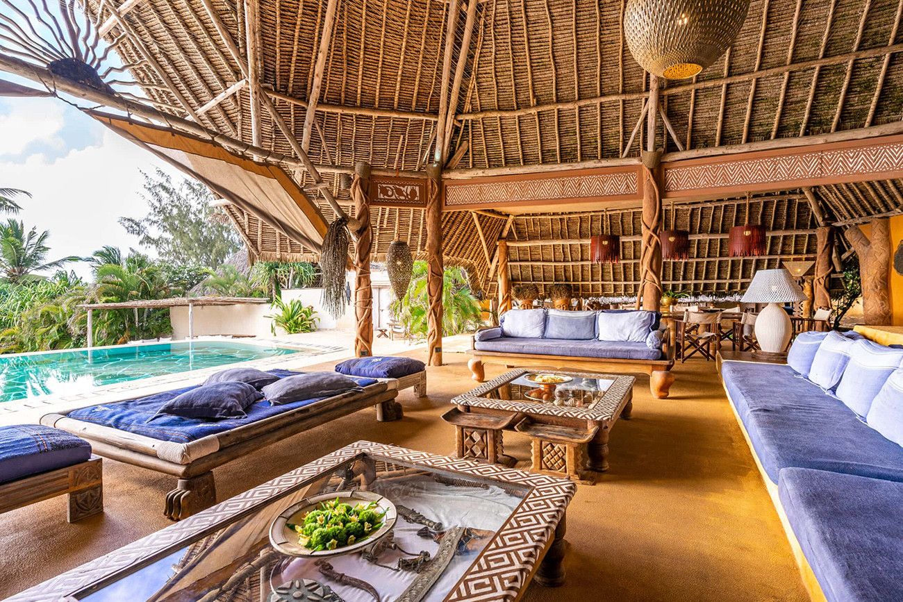 Pessoa em camelo no deserto