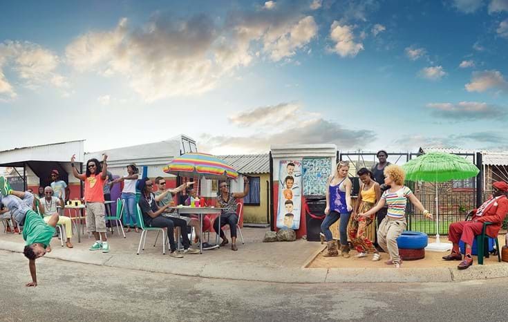 Pessoa em camelo no deserto