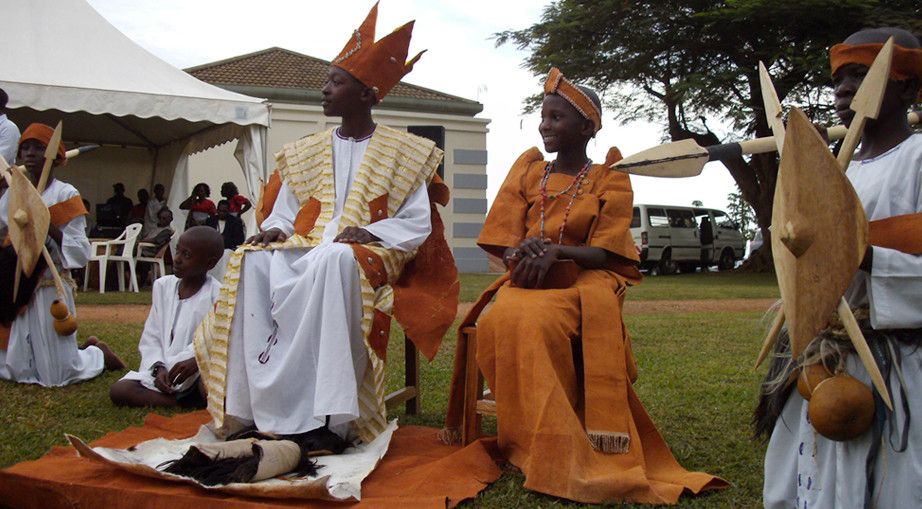 Pessoa em camelo no deserto